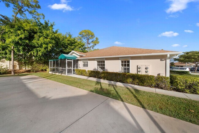 Building Photo - Annual Rental in Briarwood - 3 Bed 2 Bath Condo