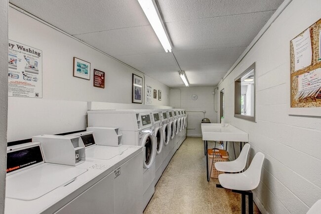 Building Photo - 200 Swanton St