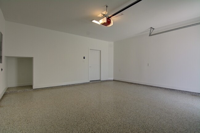 Building Photo - 462 S Centro Cir