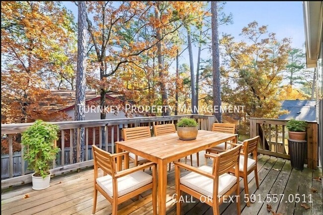 Building Photo - 2 Forest Maple Ct