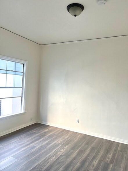 Building Photo - 2329 S Crenshaw Blvd