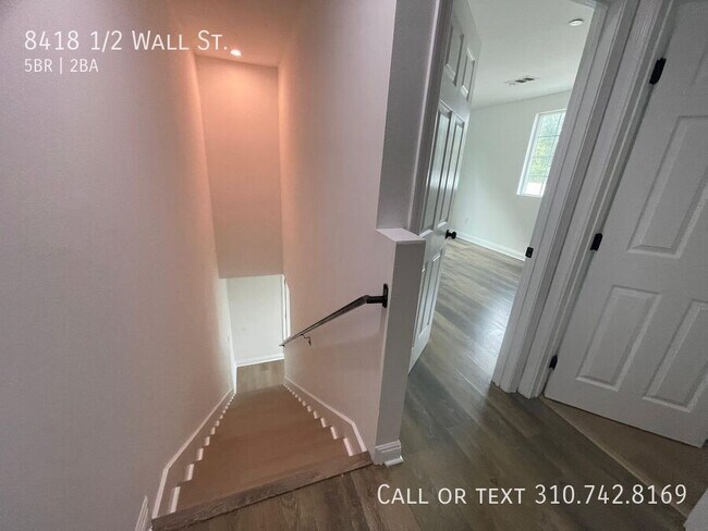 Building Photo - 8418 1/2 Wall St.-