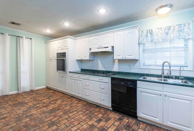 Building Photo - 101 Wakefield Dr