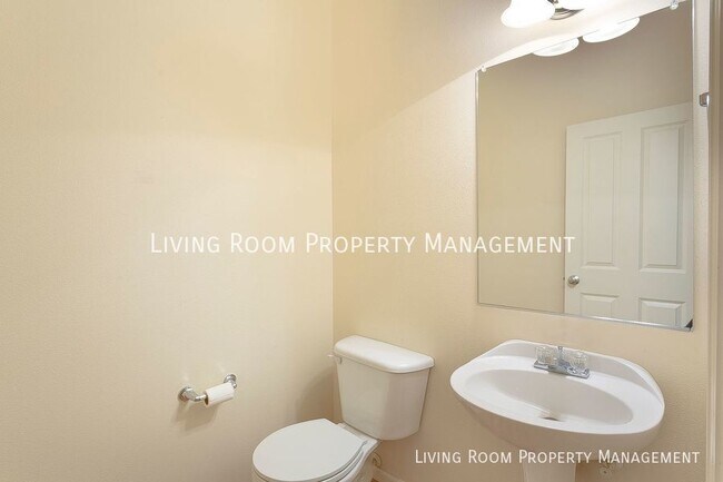 Building Photo - Large Private Townhouse in Johns Landing!