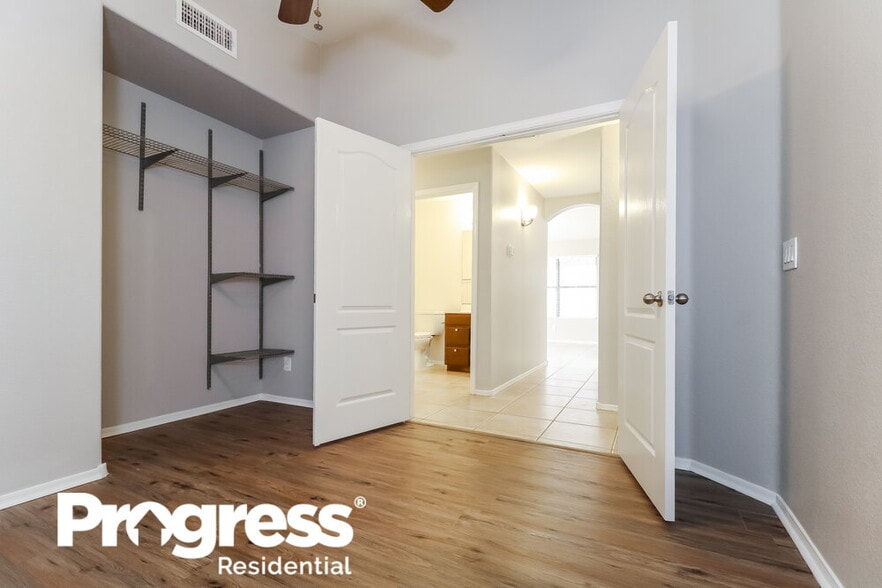 Building Photo - 15415 W Lea Ln