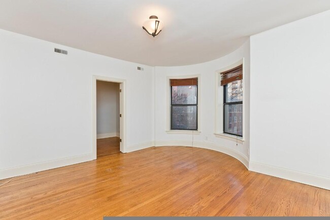 Building Photo - 2 bedroom in Chicago IL 60613