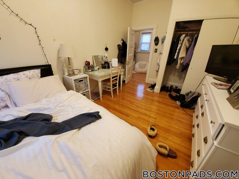 Building Photo - 43 Bay State Rd