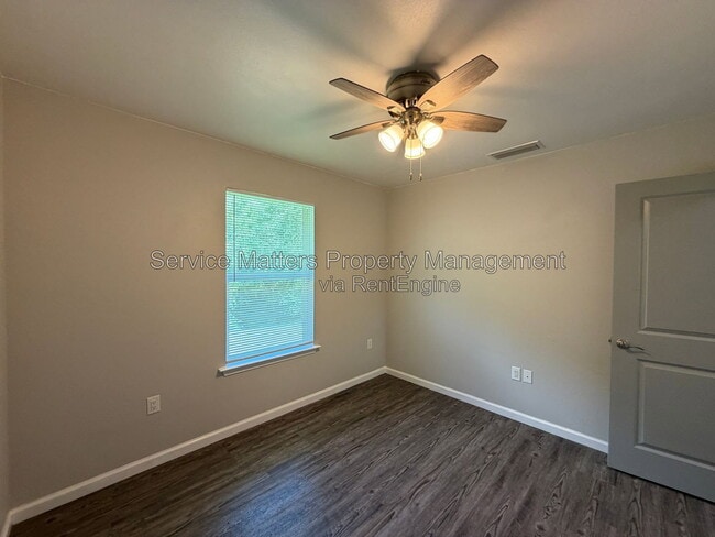Building Photo - 5553 Riviera Dr