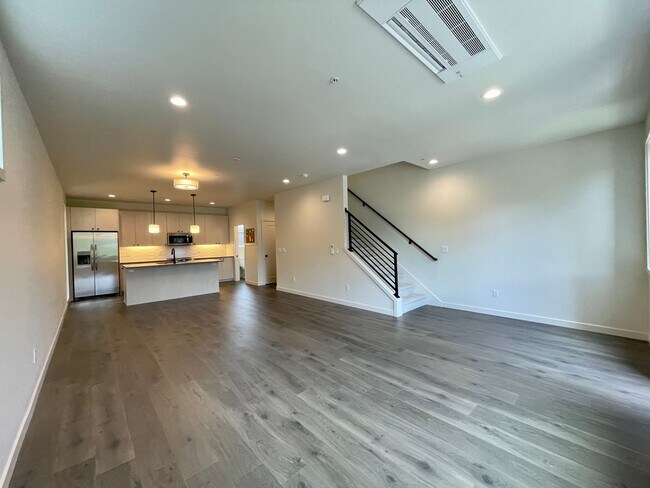 Building Photo - Sellwood-Moreland 2 Bedroom 2.5 Bath BRAND NEW Condo Convienent to OHSU~ Includes A/C and Washer ...