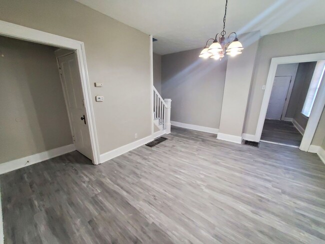 Building Photo - Three-bedroom 2 Full Bath Single-Family Ho...