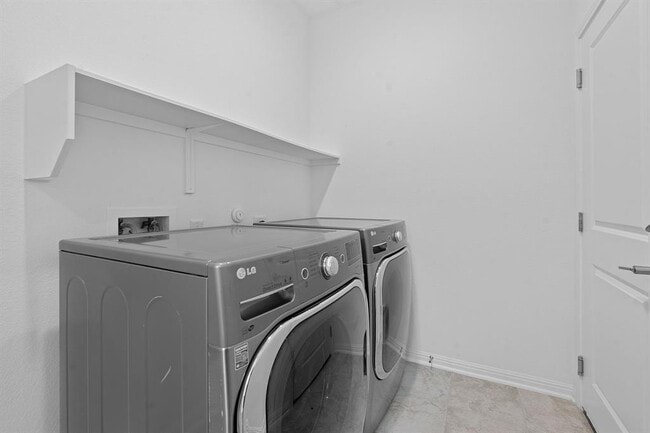 Building Photo - 202 Lime St