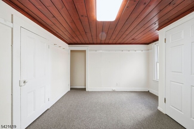 Building Photo - 104 Maple Ave