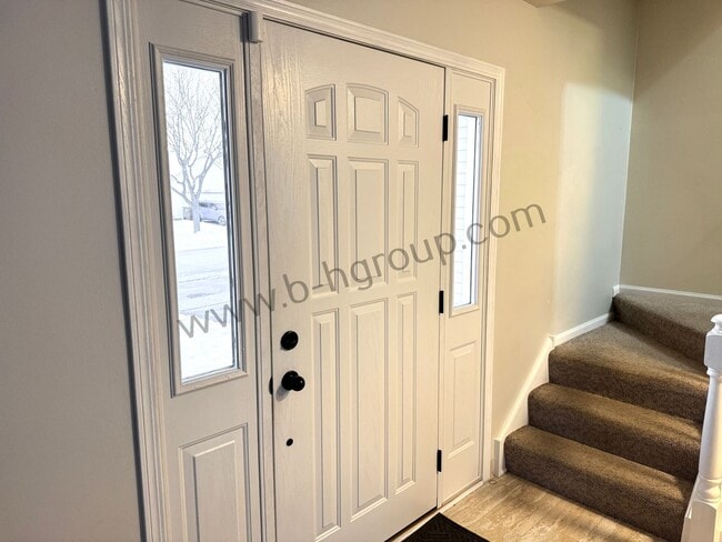 Building Photo - Rare Find!