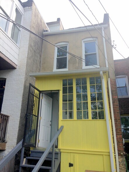 Building Photo - 2037 Park Ave