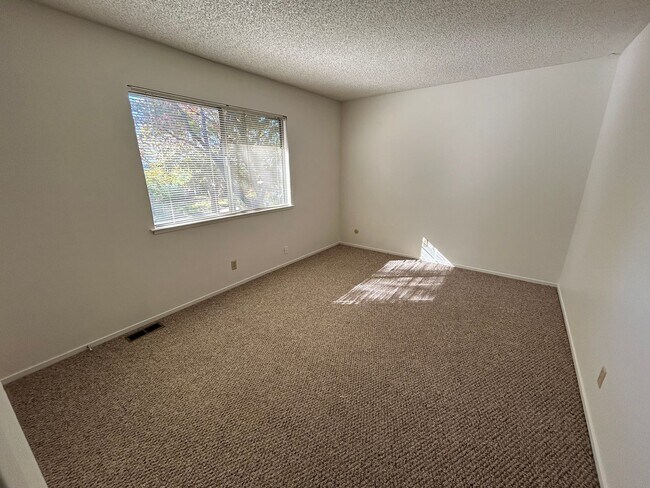 Building Photo - Remodeled Davis Townhouse