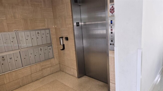 Building Photo - 9381 E Bay Harbor Dr