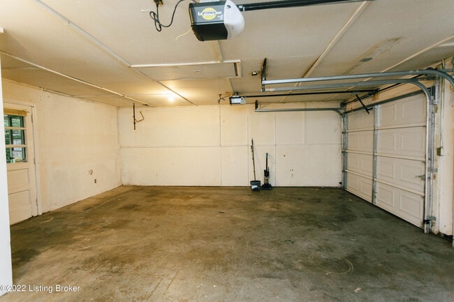 Building Photo - 2421 Woodmont Dr