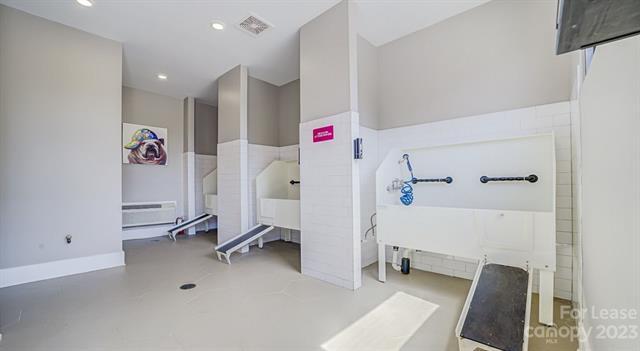 Building Photo - 16408 Holly Crest Ln