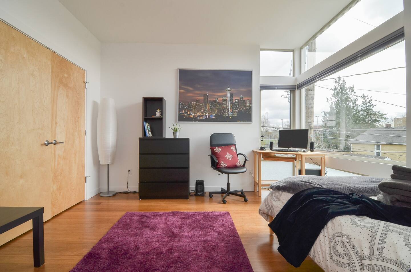 South Facing Room (3) - 2118 E James St