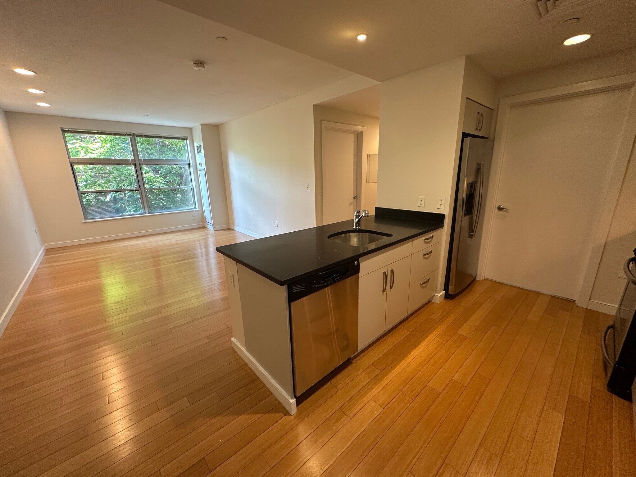 Building Photo - 599 Albany St