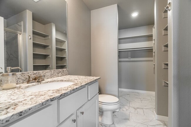 Building Photo - Updated 3-bedroom 2.5 bath Townhome in Fay...