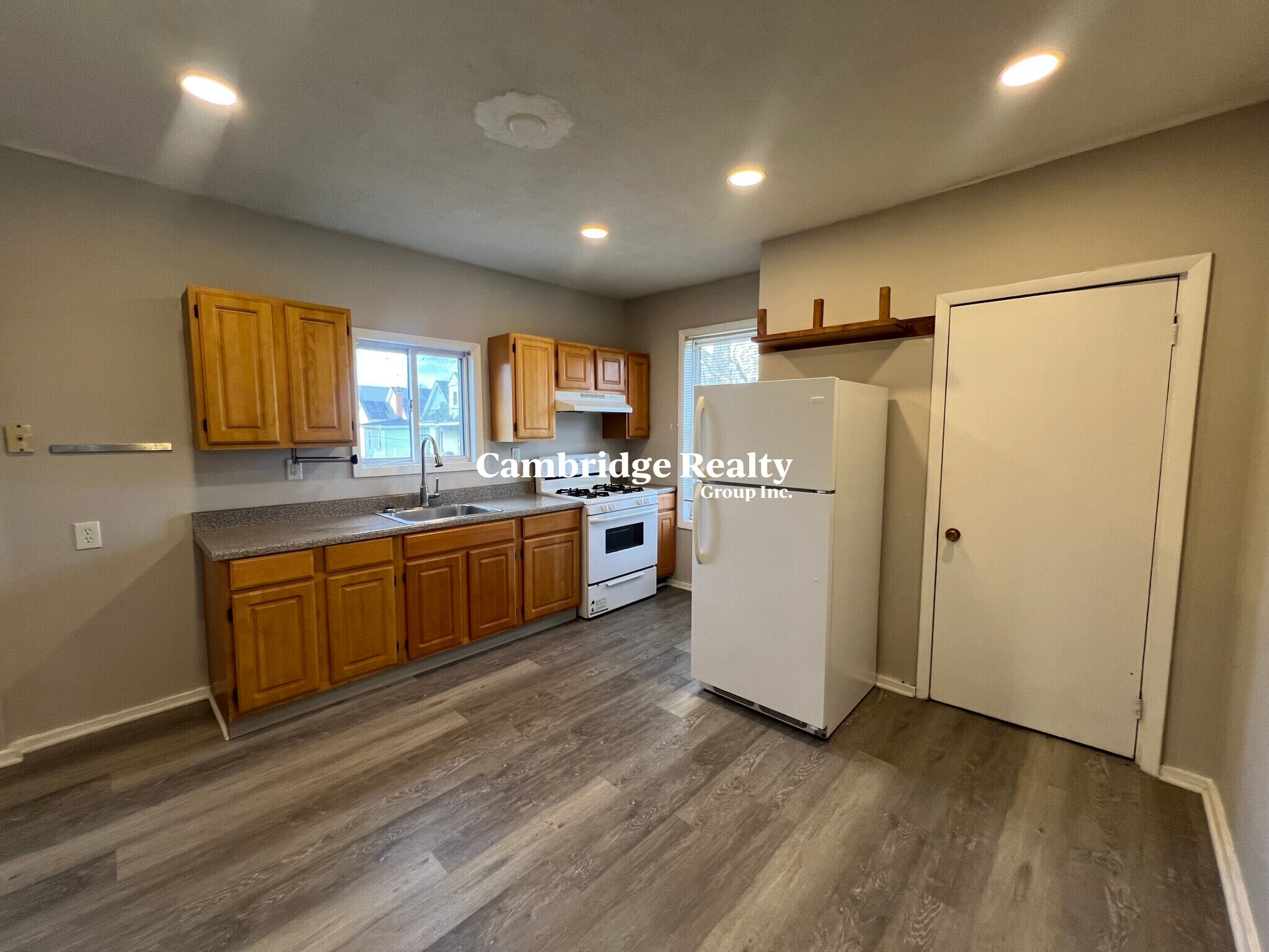 Building Photo - 15 Hudson St