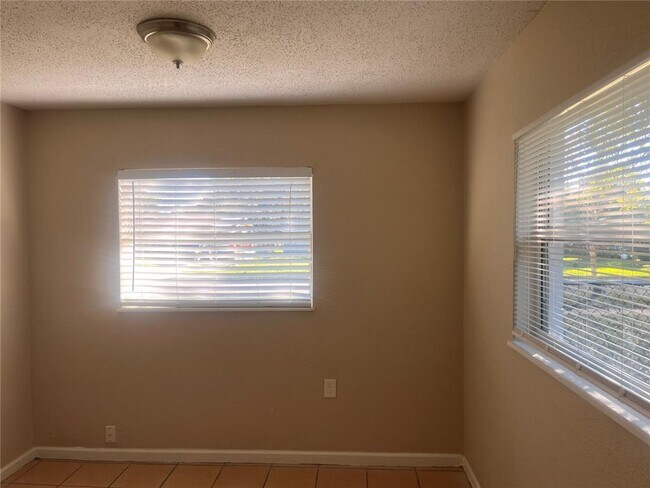 Building Photo - 76 Judith Ln