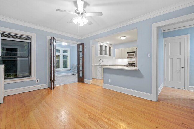 Building Photo - 304 S Kenilworth Ave