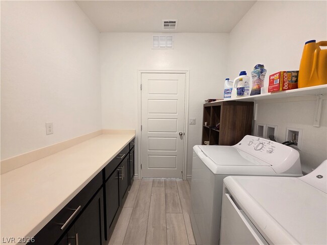 Building Photo - 2990 Overlook Brk St