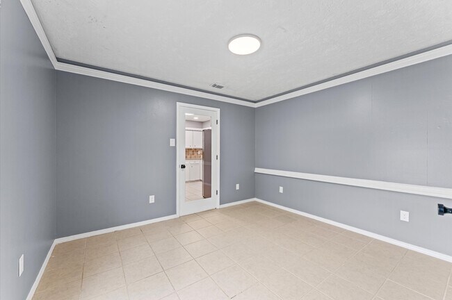 Building Photo - 9611 Hearthwood Dr