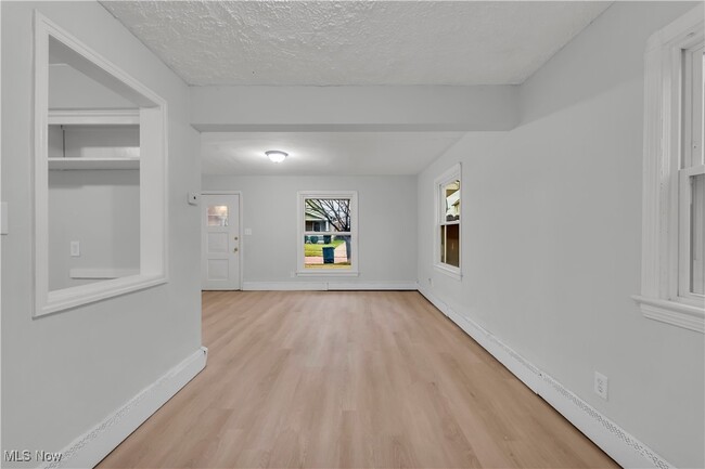 Building Photo - 3811 Highland Rd