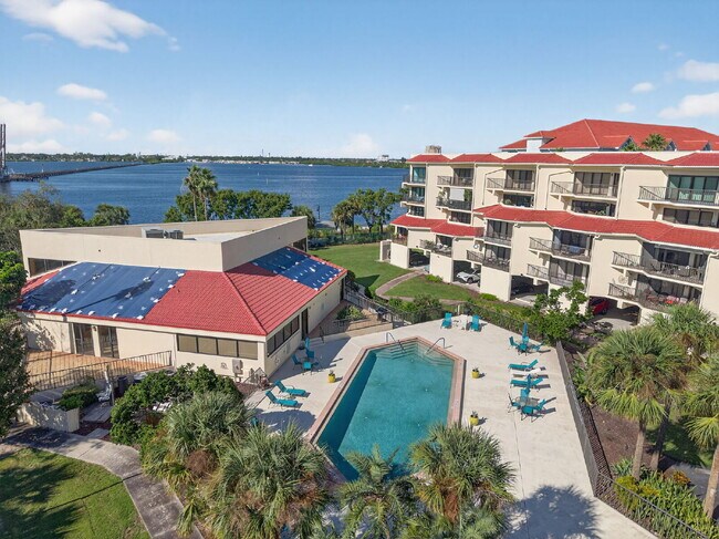 Building Photo - Completely Renovated Waterfront Condo – Fully Furnished