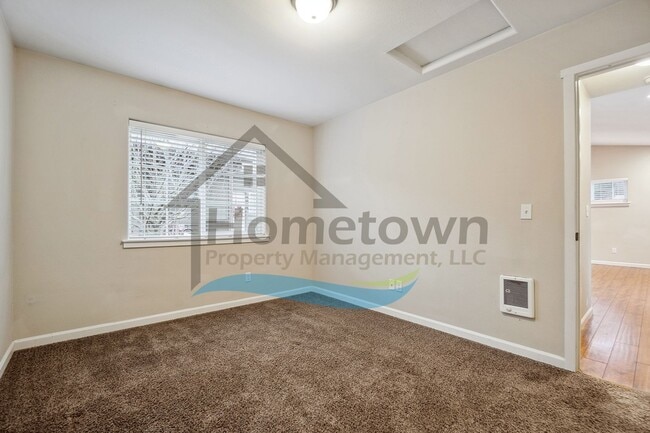 Building Photo - 1 Bedroom 1 Bath Cottage with Off Street P...