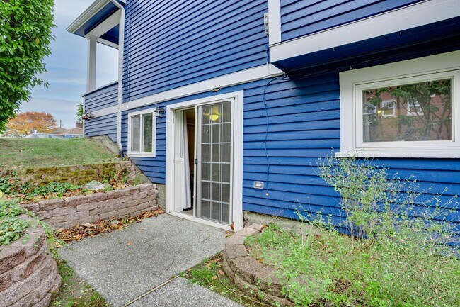 Building Photo - 3221210