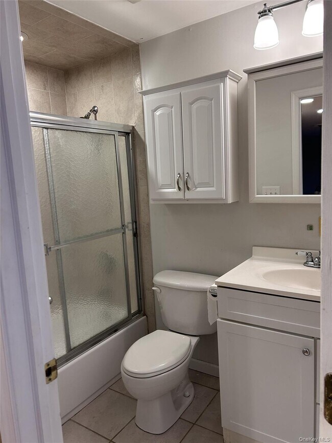 Building Photo - 106 Newport Bridge Rd