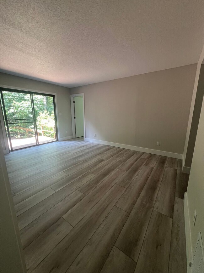 Building Photo - Spacious 4-Bedroom Pool Home in Desirable Winter Springs!