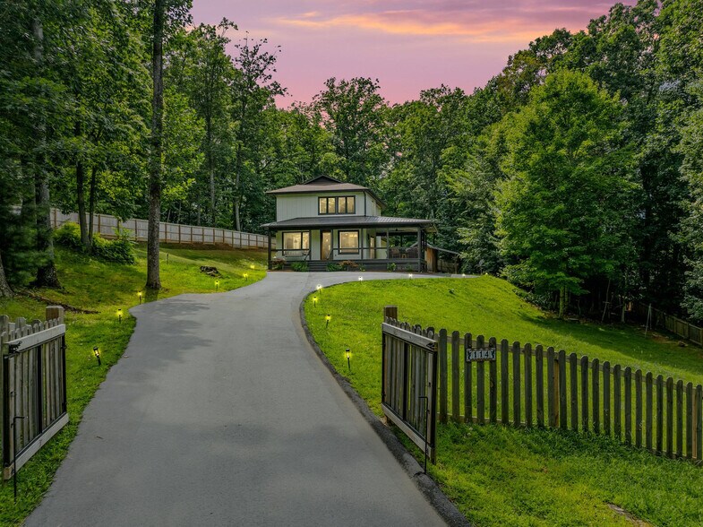 Building Photo - 114 Greenwood Acres Dr