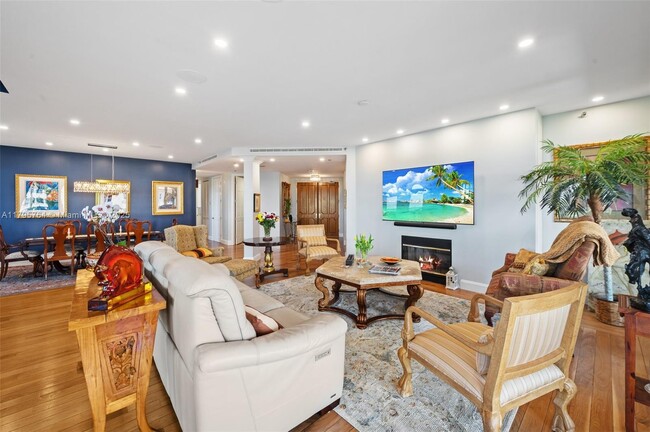 Building Photo - 13643 Deering Bay Dr