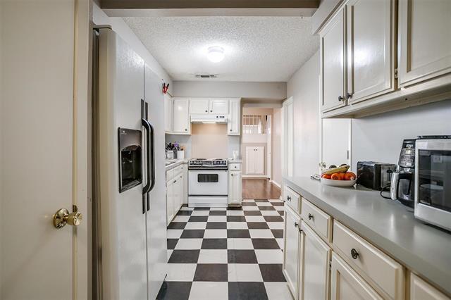 Building Photo - 3140 Rogers Ave