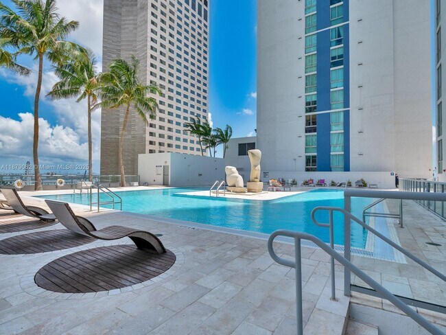 Building Photo - 325 S Biscayne Blvd