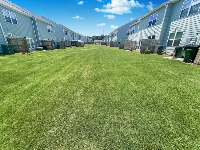 Building Photo - Cartersville Townhome - 3BR/2.5BA