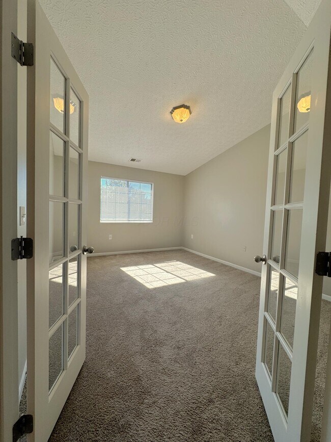 Building Photo - 6829 Meadow Creek Dr