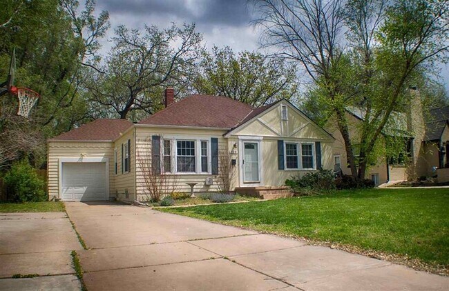 Building Photo - 3 Bedroom 1 Bath - North of Kellogg and Ol...