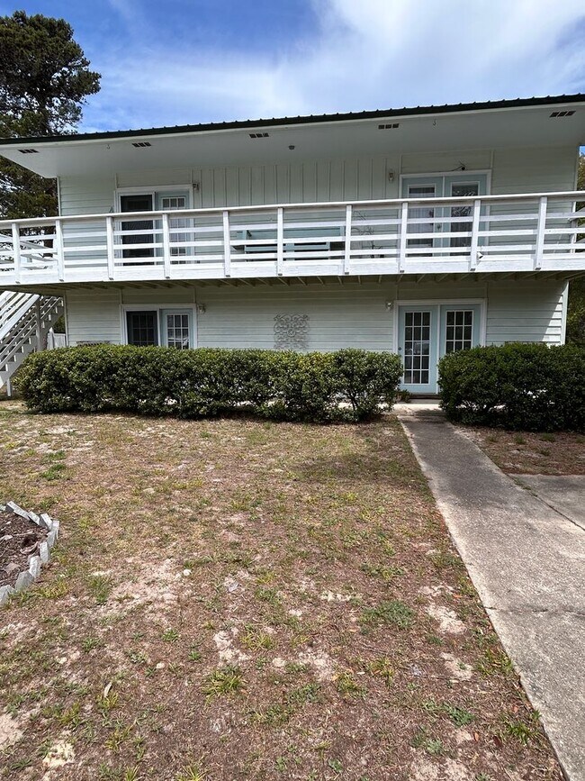 Building Photo - 181 Maple St