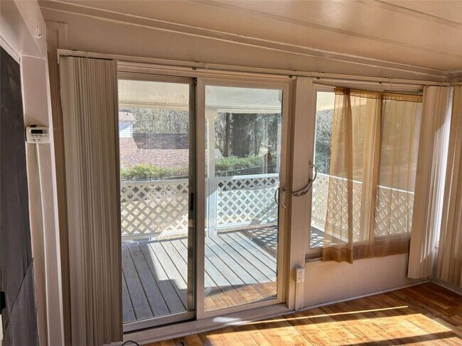 Building Photo - 4642 Elmherst Dr