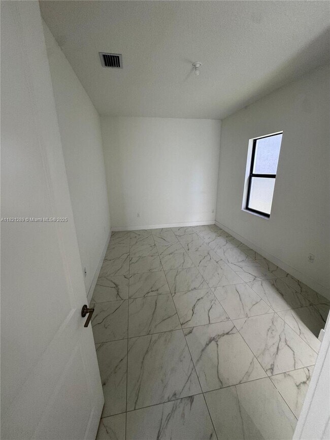 Building Photo - 4481 SW 173rd Ave