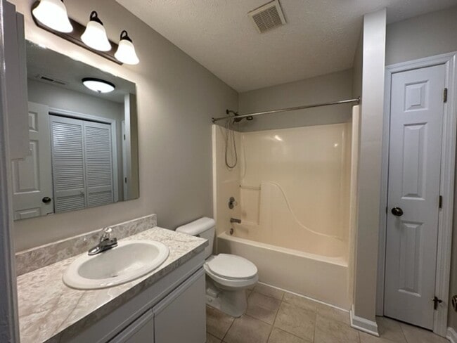 Building Photo - Lovely 2 Bed, 2 Bath Condo in Karen Lakes