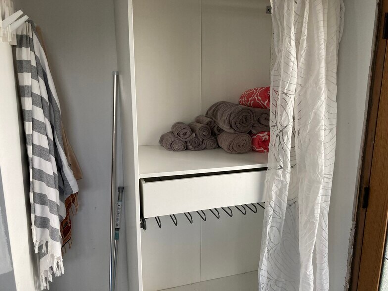 Building Photo - 3649 Grand View Blvd