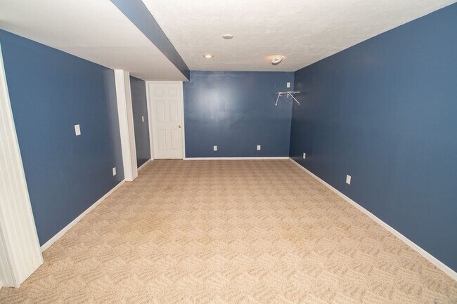 Building Photo - 4 Bedroom home in Granger, IN!