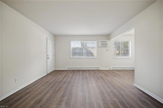 Building Photo - 1037 37th St
